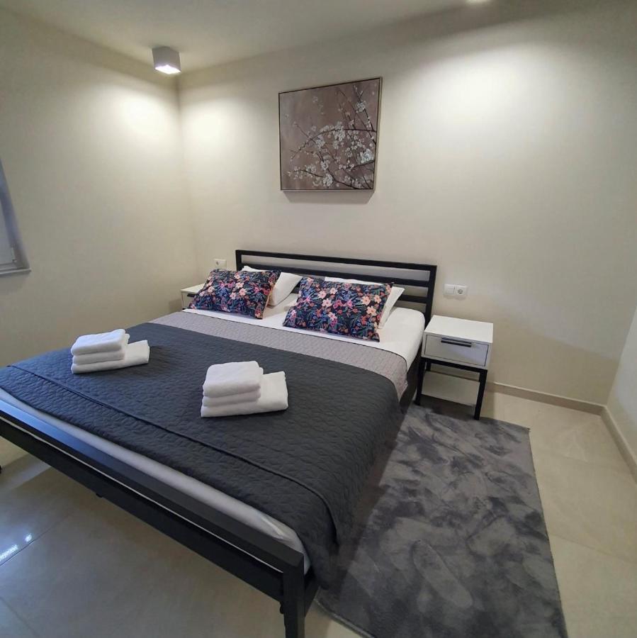 Apartmani Datea Grebastica Bagian luar foto