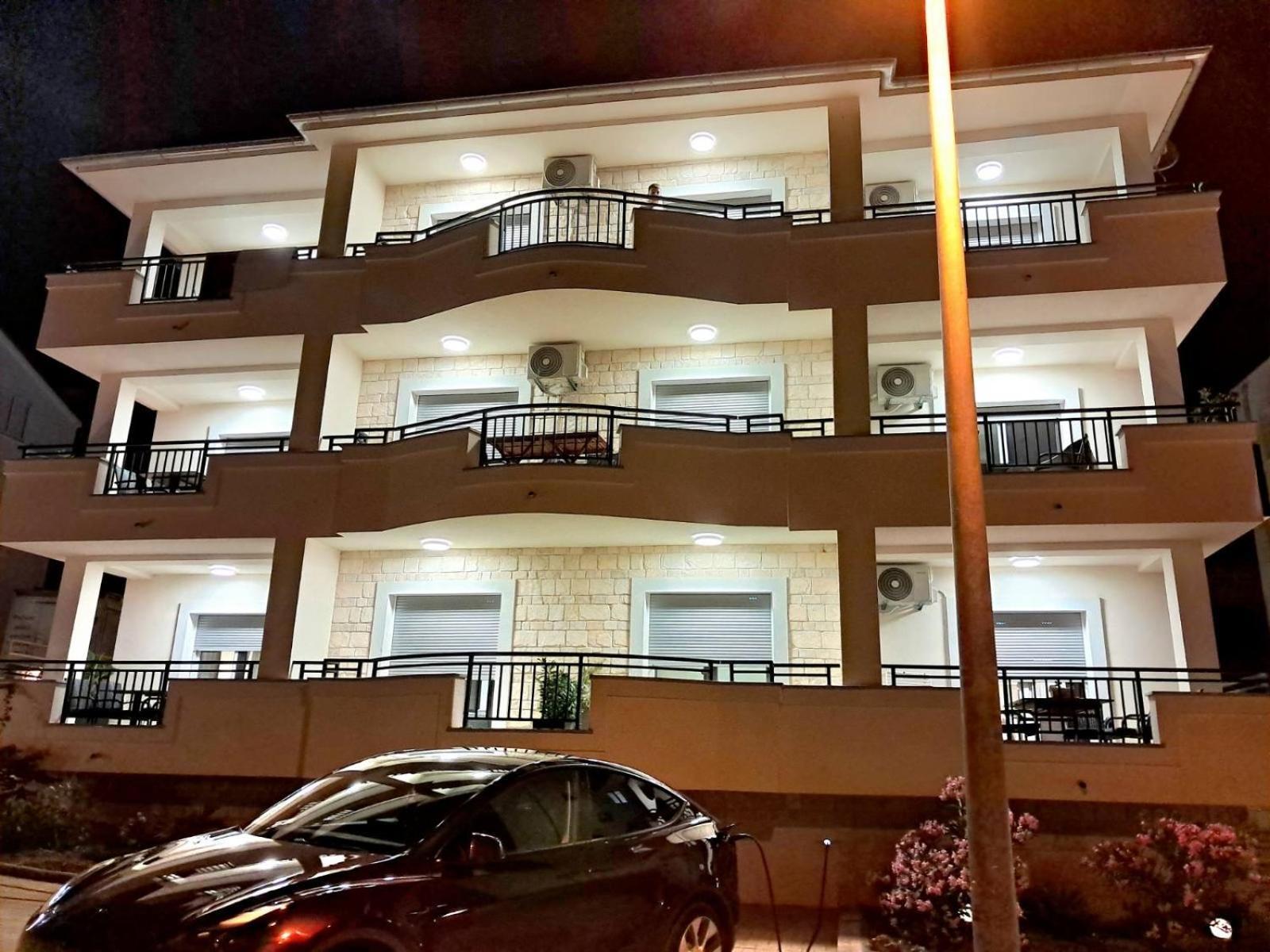 Apartmani Datea Grebastica Bagian luar foto